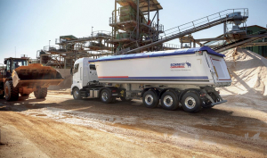 Schmitz Cargobull na budowie