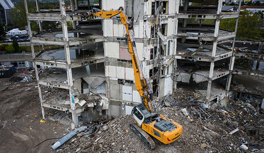 Nowy wyburzeniowy Liebherr