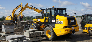 Firma JANSZ stawia na JCB