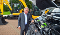 JCB testuje furgonetkę na wod&oacute;r
