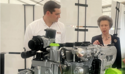 Silnik wodorowy JCB w wyższych sferach