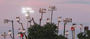 Ogląda mecze z podnośnika!