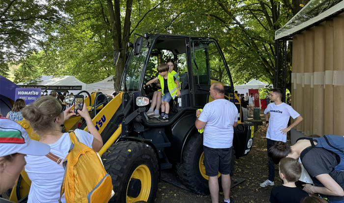 Komatsu przebojem pikniku Matsuri